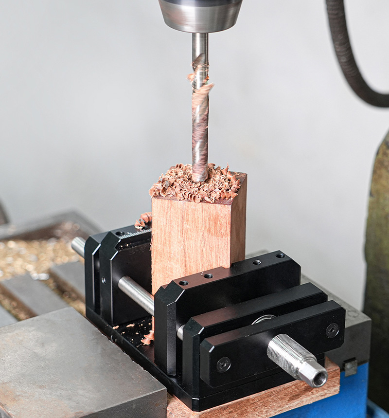 Woodworking Bench Vise - DIY Holzbearbeitungs-Selbstzentrierender Schraubstock mit Bohrklammer und